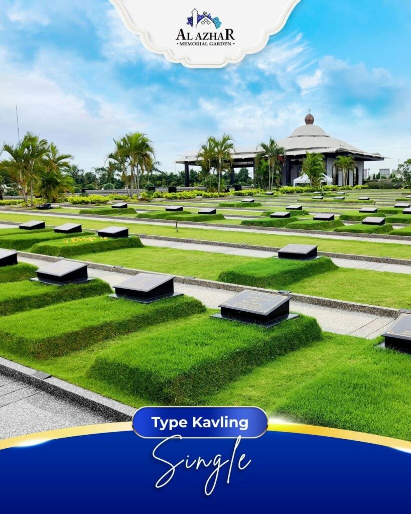 Deretan kavling makam tipe Single dengan rumput hijau, nisan granit hitam, dan walkway